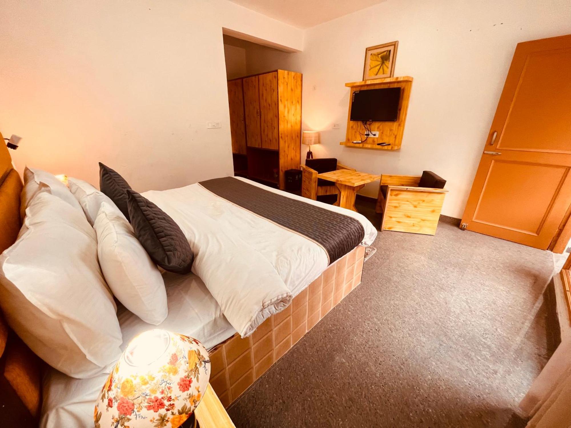 Himalayan Hill Queen Resort, Manali M98160-43400 Ngoại thất bức ảnh