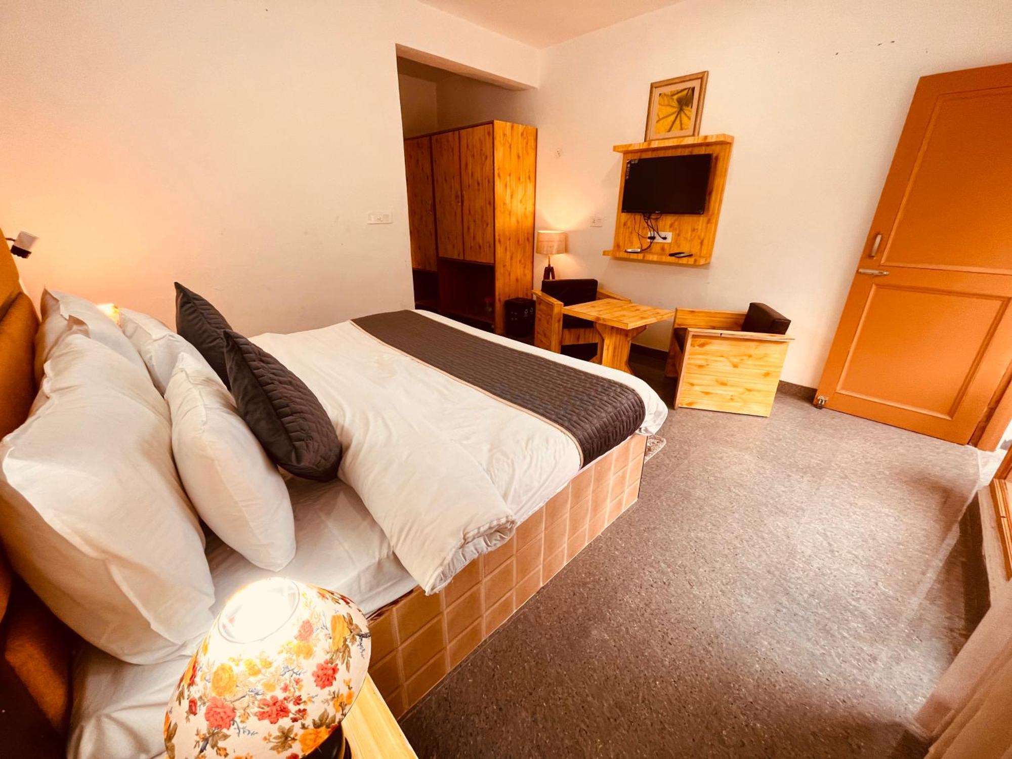 Himalayan Hill Queen Resort, Manali M98160-43400 Ngoại thất bức ảnh